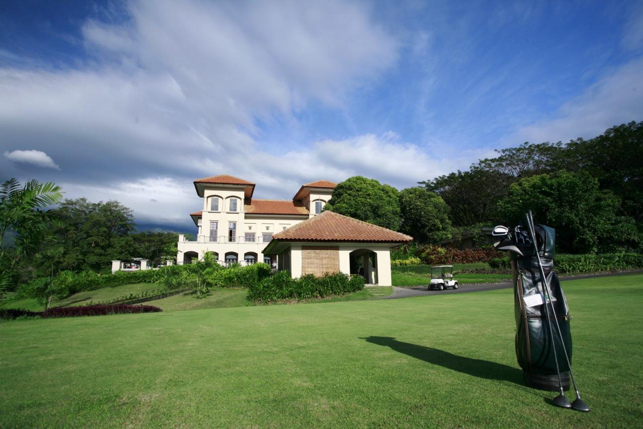 Finna Golf & Country Club Prigen Εξωτερικό φωτογραφία