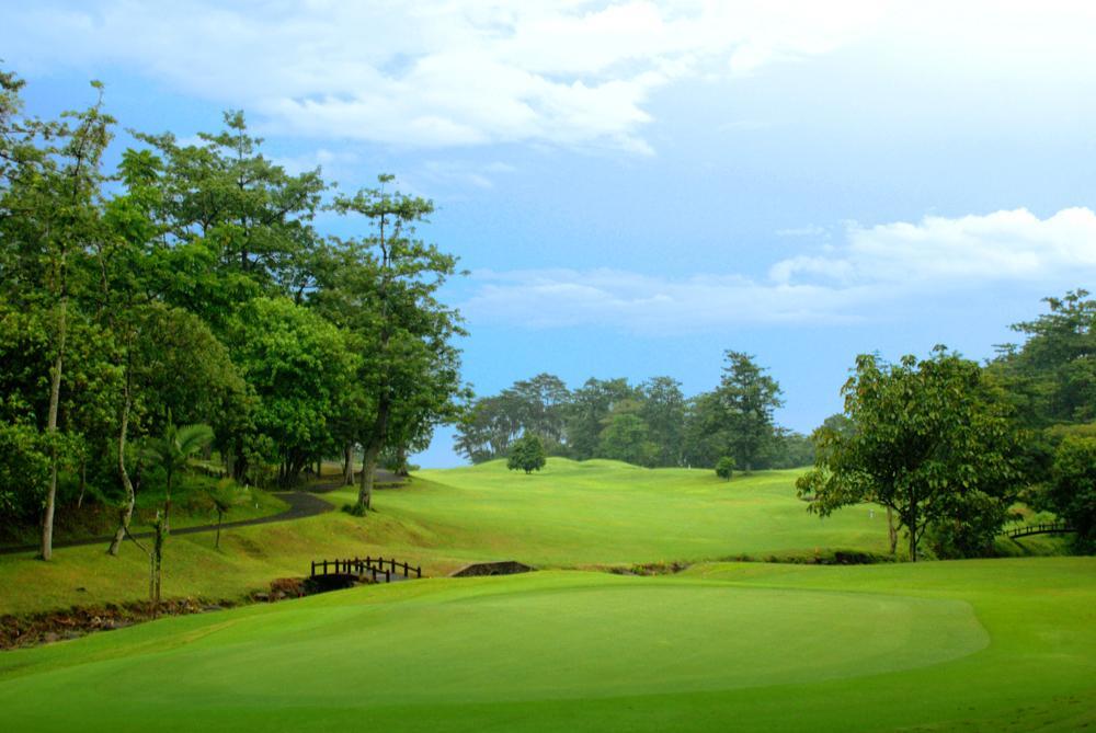 Finna Golf & Country Club Prigen Εξωτερικό φωτογραφία