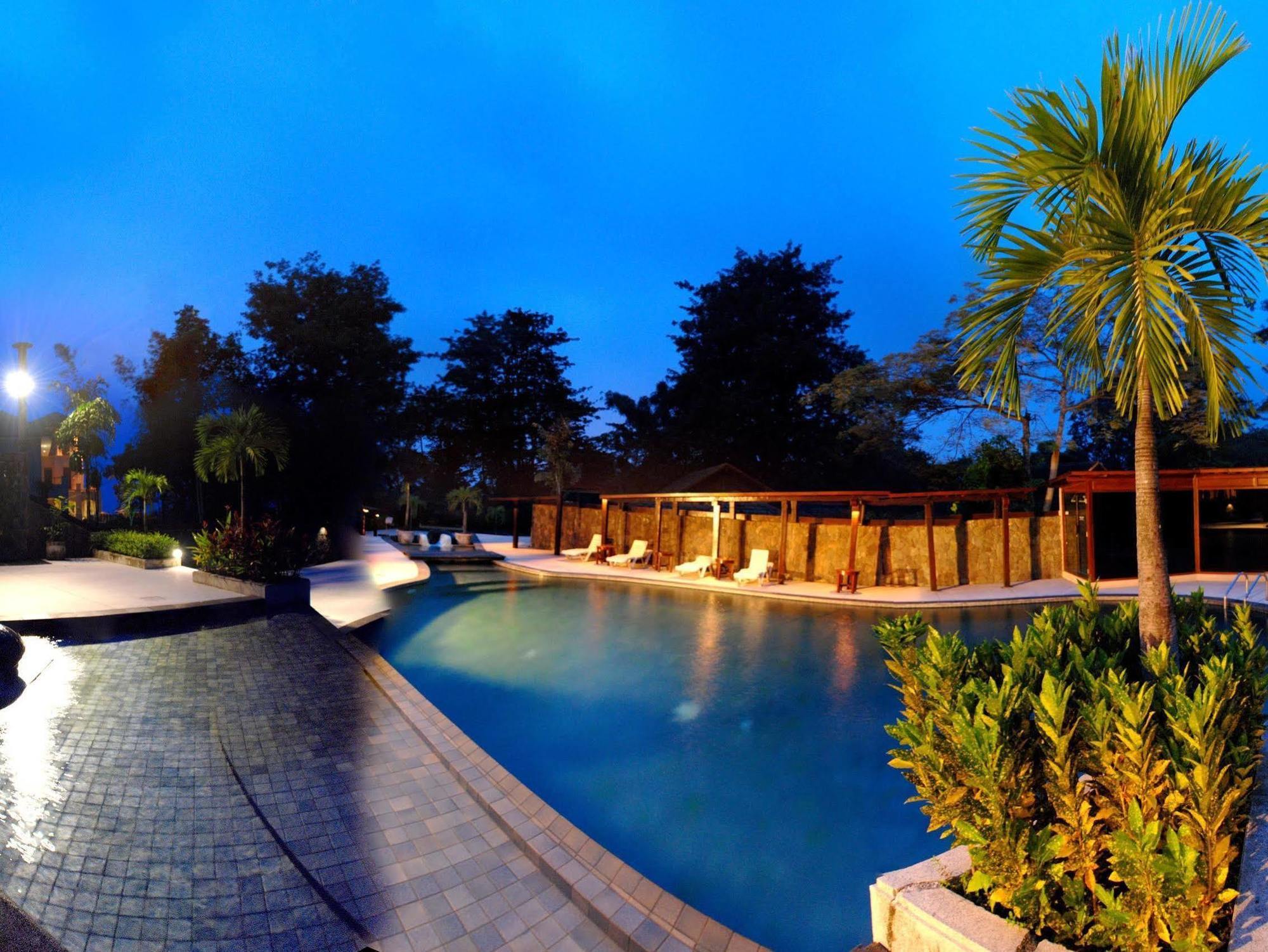 Finna Golf & Country Club Prigen Εξωτερικό φωτογραφία